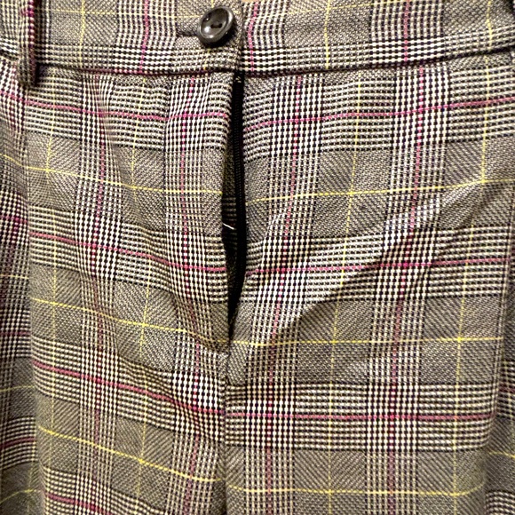 Vince Camuto - Picture 2 of 9